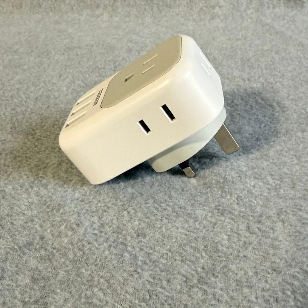 TESSAN TS-161-UK Type G Travel Adapter 3 AC Outlets 3 USB Ports UK Ireland HK